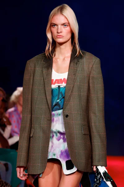 Look 4